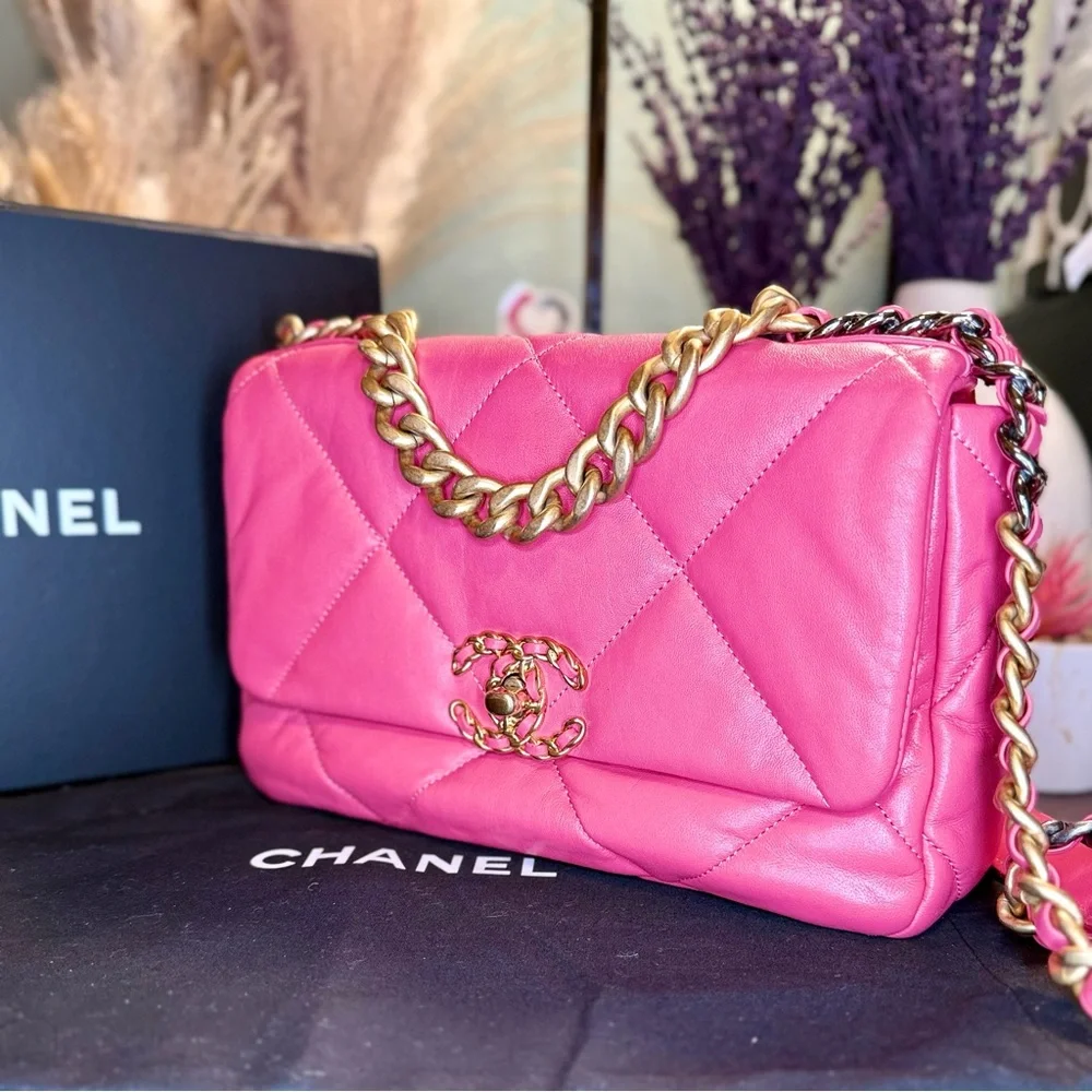 CHANEL euc 19