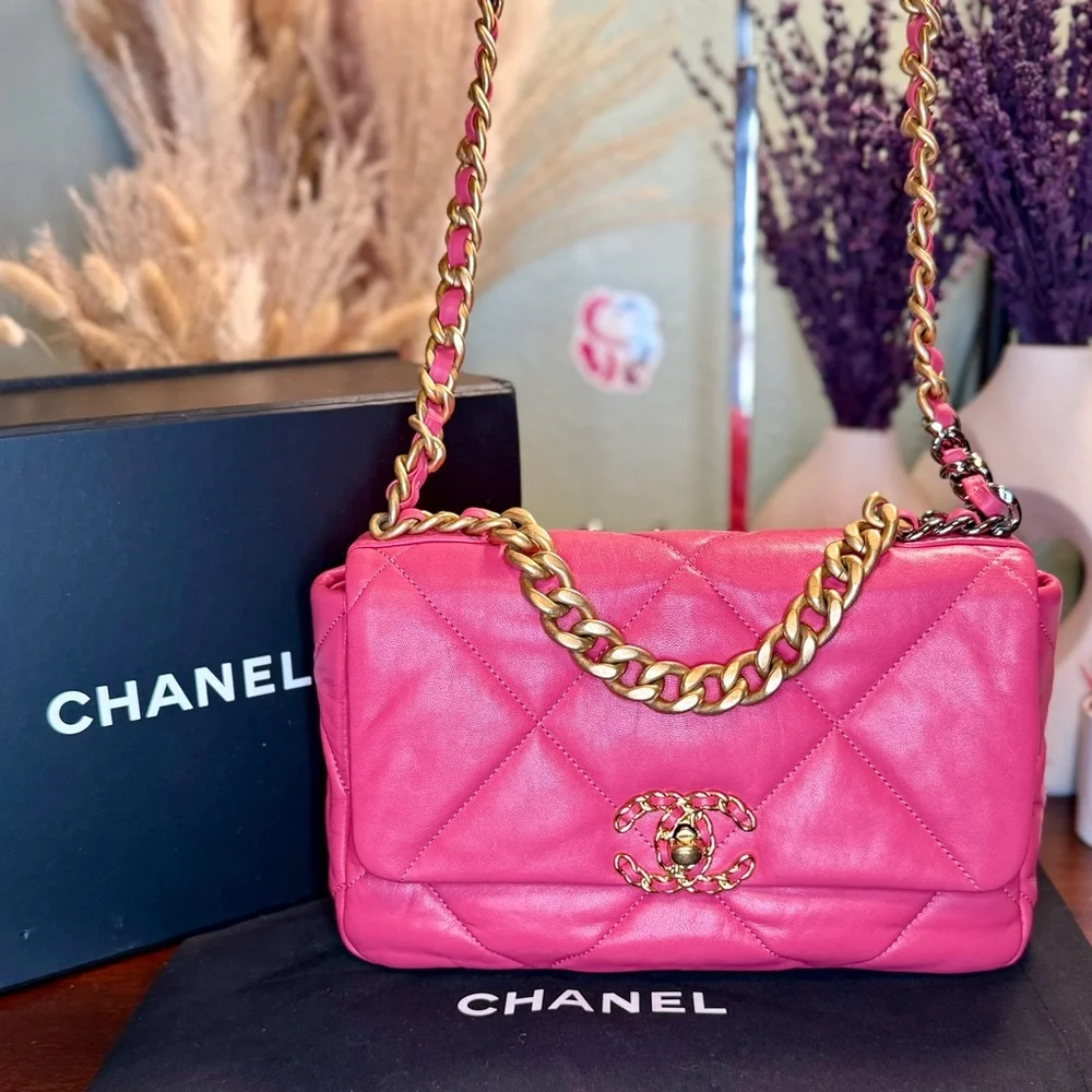 CHANEL euc 19