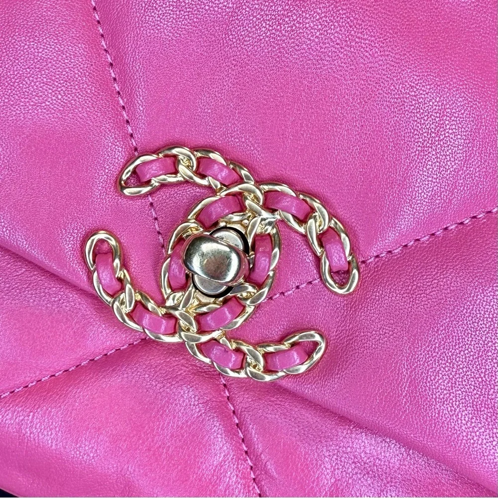 CHANEL euc 19