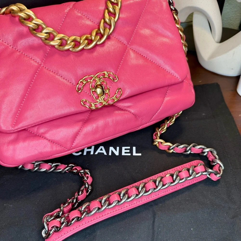 CHANEL euc 19