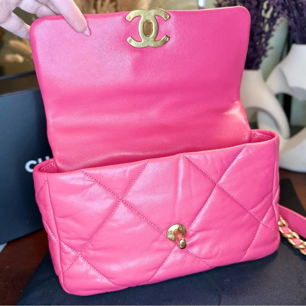 CHANEL euc 19