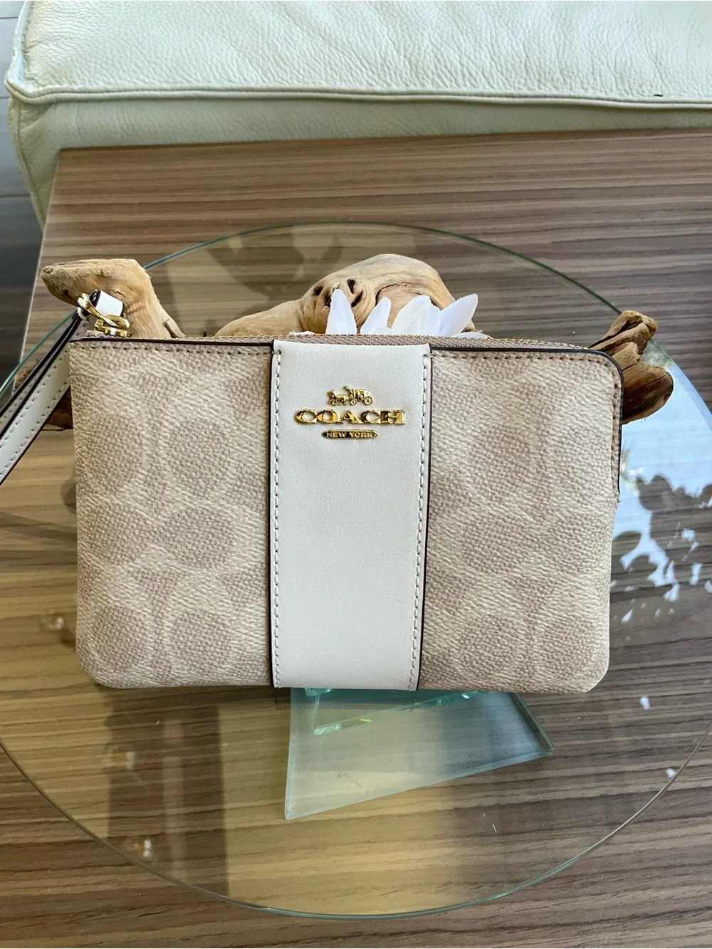 Coach essentials leather neutral