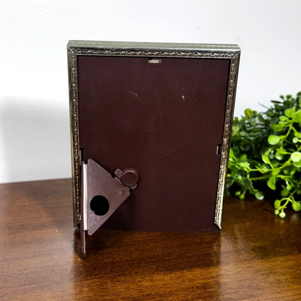 Unbranded vintage gold