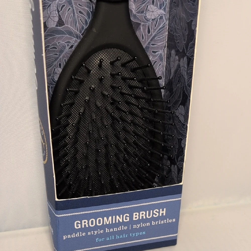 Tommy Bahama Grooming Brush