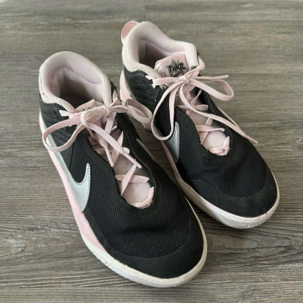 Nike Team Hustle D 10 Kids Girls Youth Black Pink 3.5Y