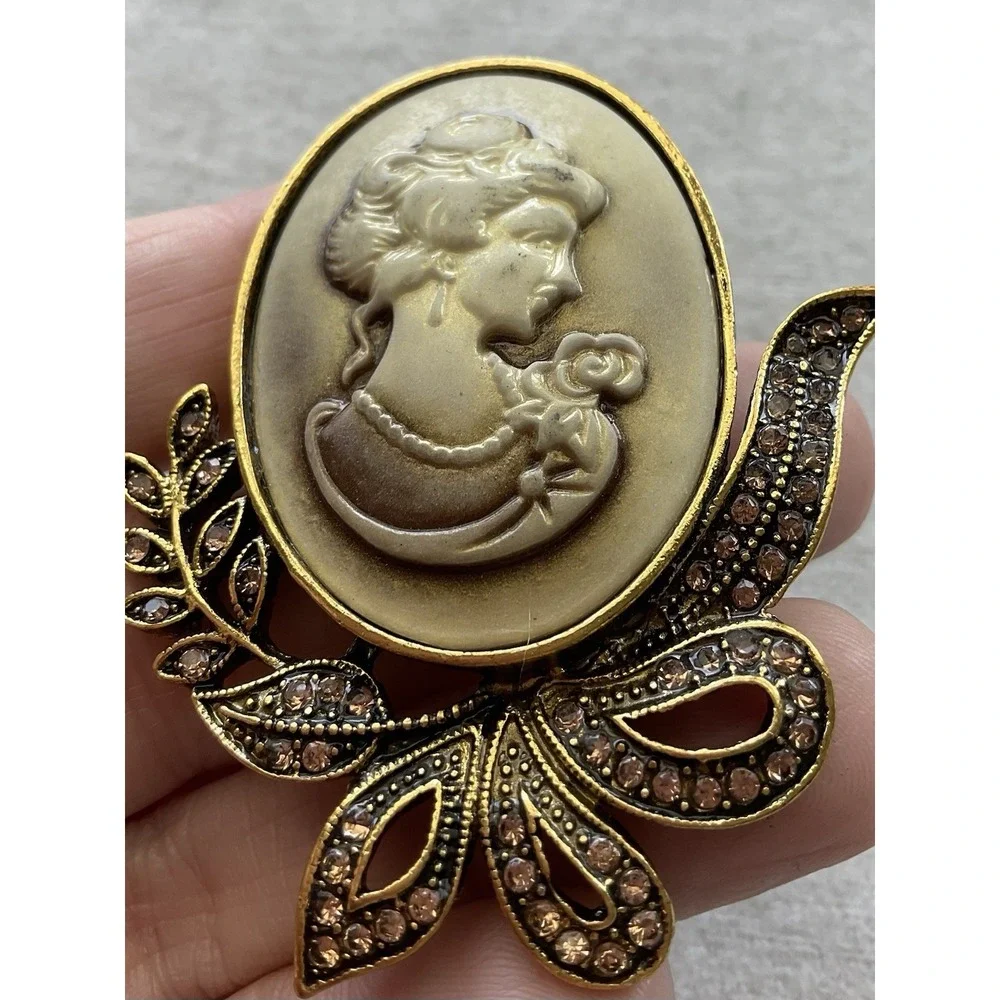 cameo this vintage