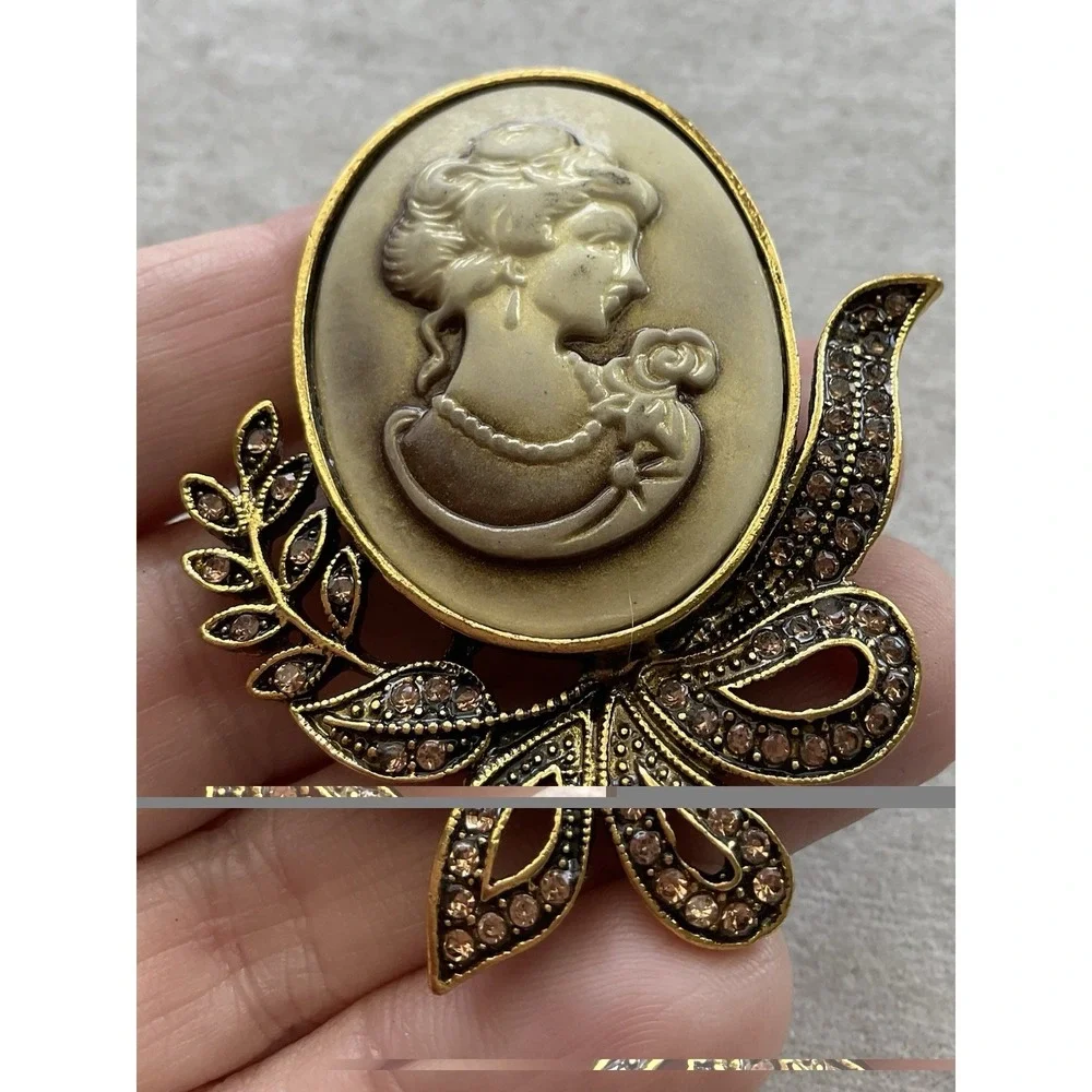cameo this vintage