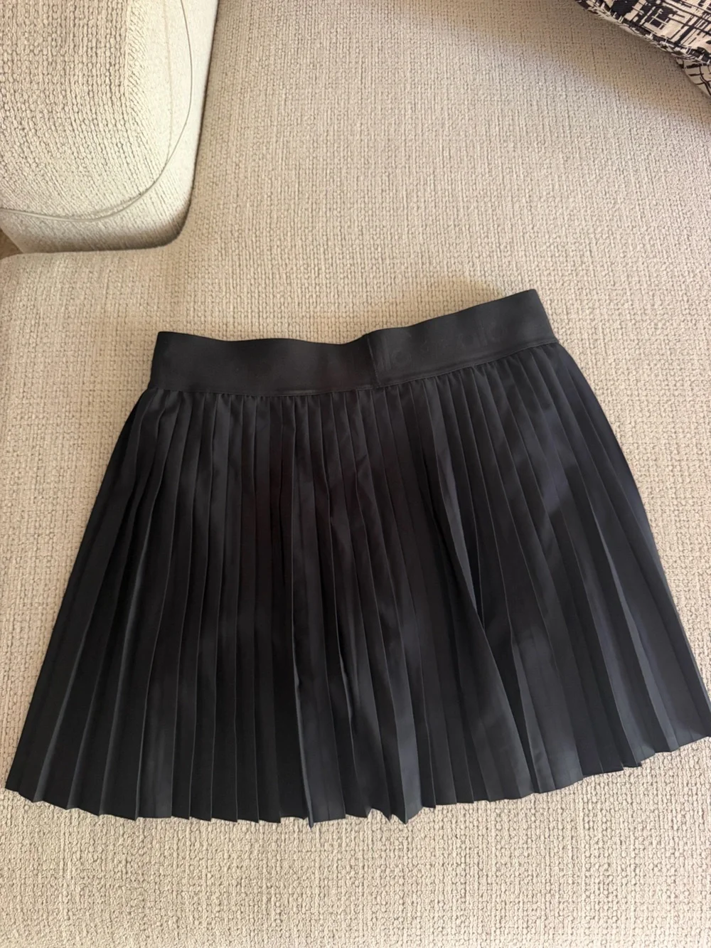 ALO Yoga black pleated