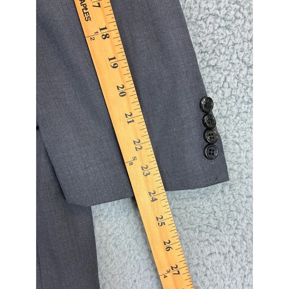 Joseph Abboud no visible