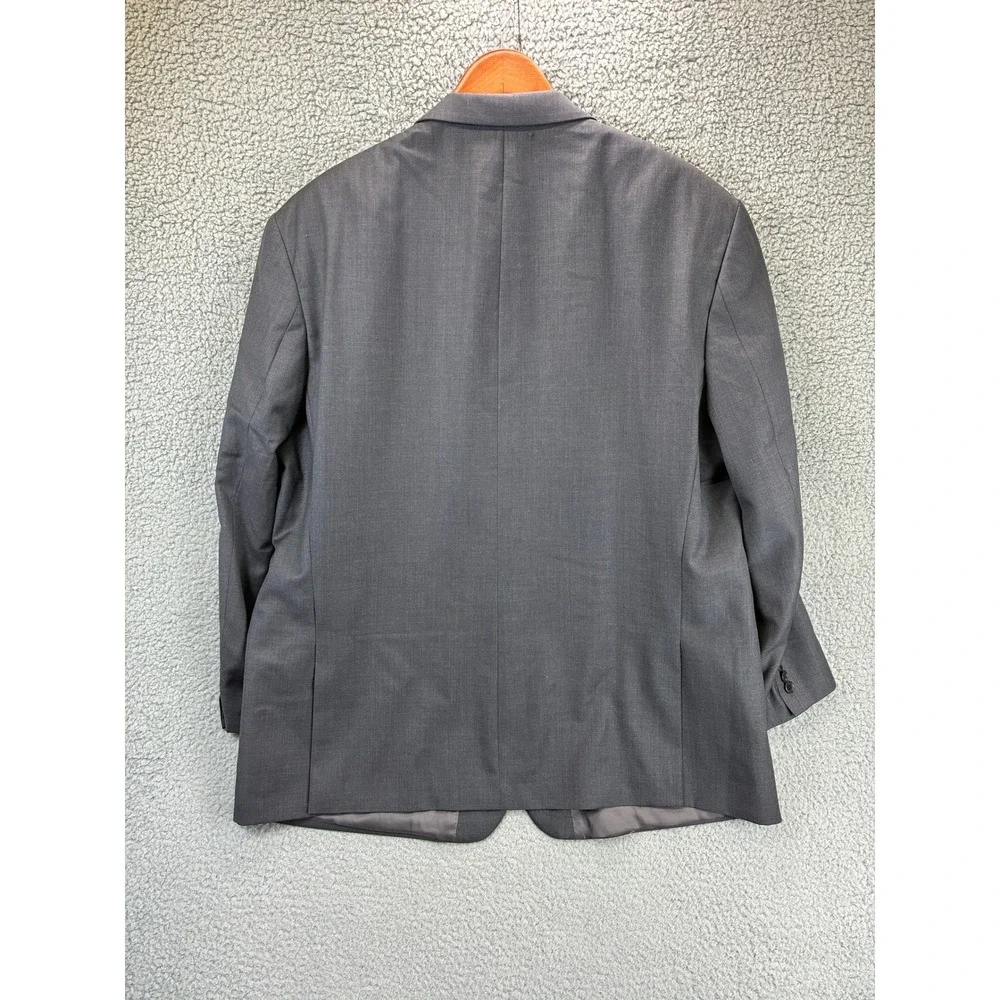 Joseph Abboud no visible