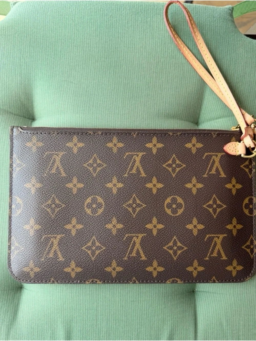 Authentic Louis Vuitton Neverfull GM beige lining wristlet