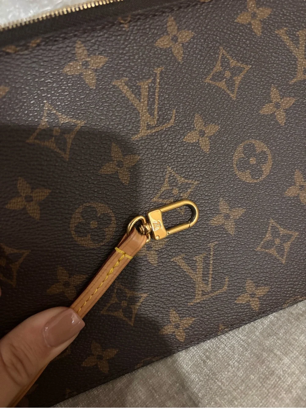 Authentic Louis Vuitton Neverfull GM beige lining wristlet