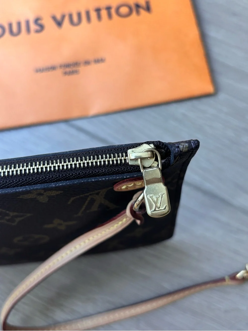 Authentic Louis Vuitton Neverfull GM beige lining wristlet