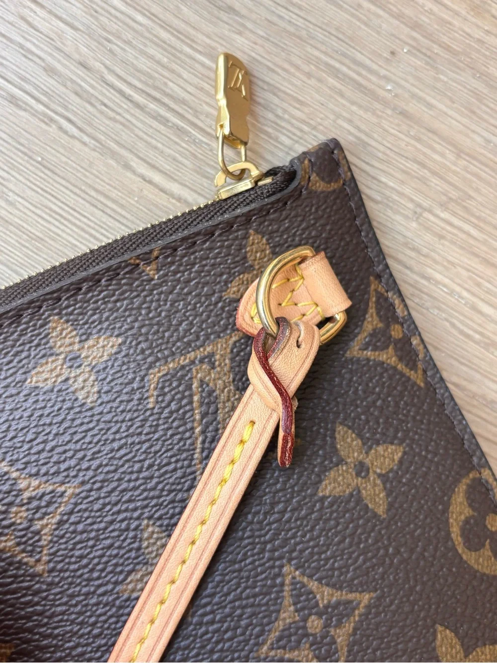 Authentic Louis Vuitton Neverfull GM beige lining wristlet