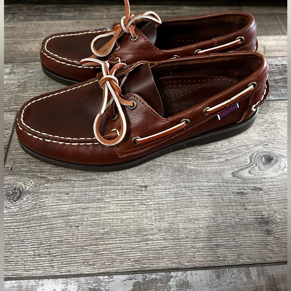 Sebago elegant dark