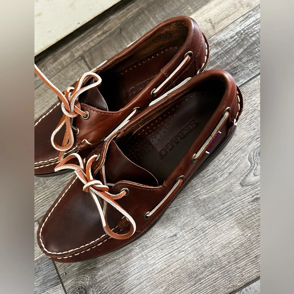 Sebago elegant dark