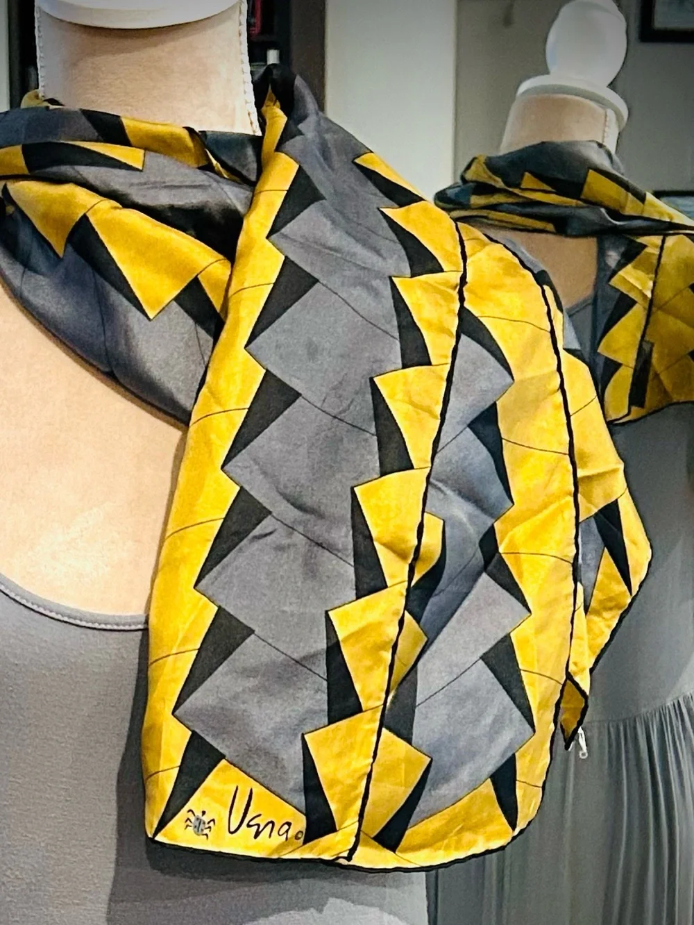 Vera Neumann featuring scarf