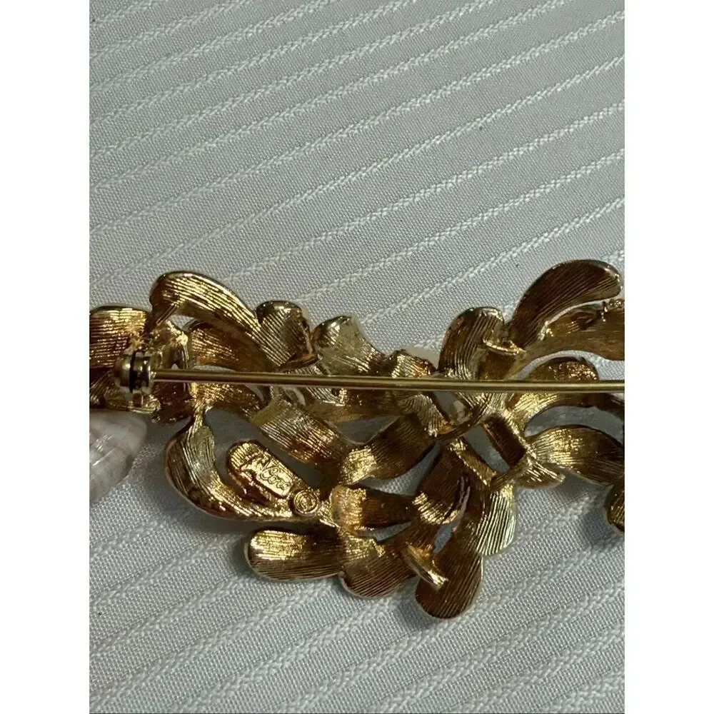 Coro pin vintage