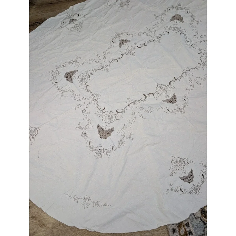 Vintage‎ Embroidered Scalloped Edge Cotton Ivory Tablecloth Oval 65