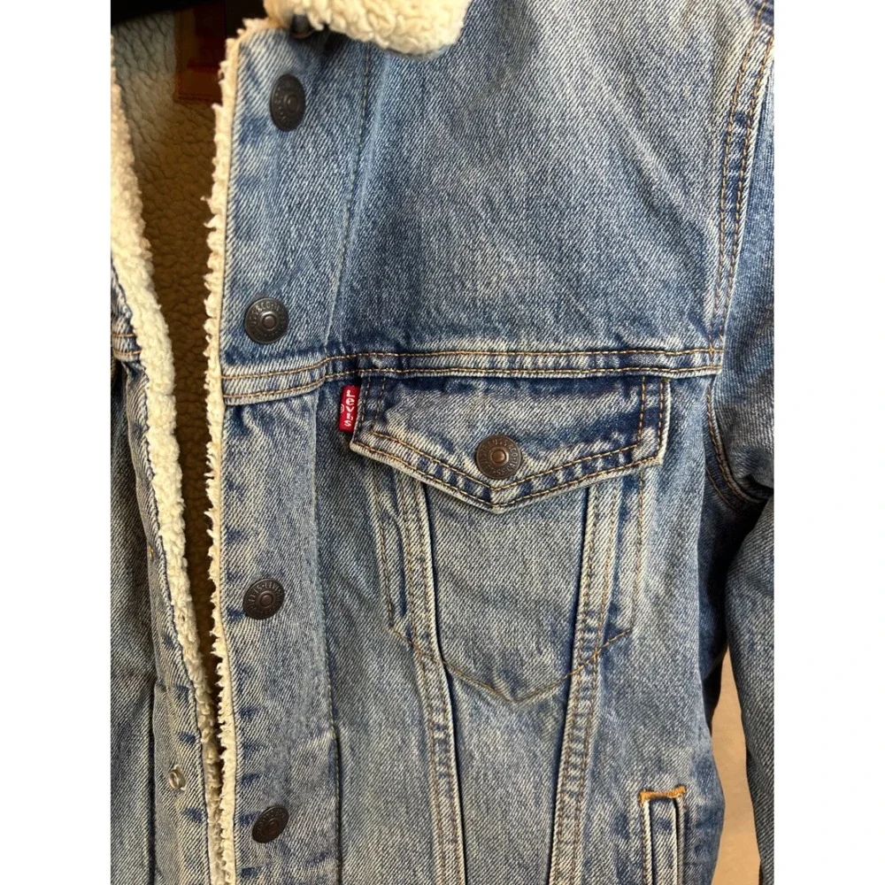 Levis‎ Mens Sherpa Lined Denim Trucker Jacket Medium Wash Blue Size Small