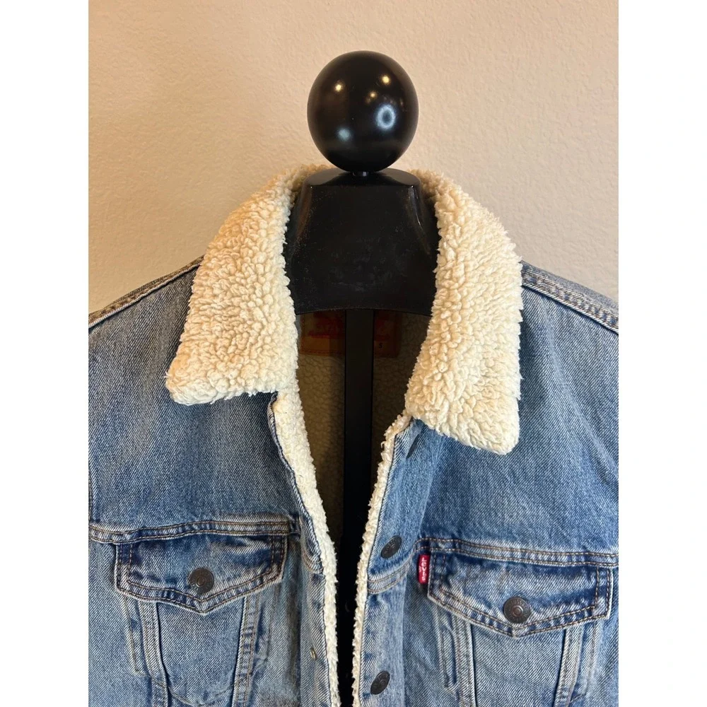 Levis‎ Mens Sherpa Lined Denim Trucker Jacket Medium Wash Blue Size Small