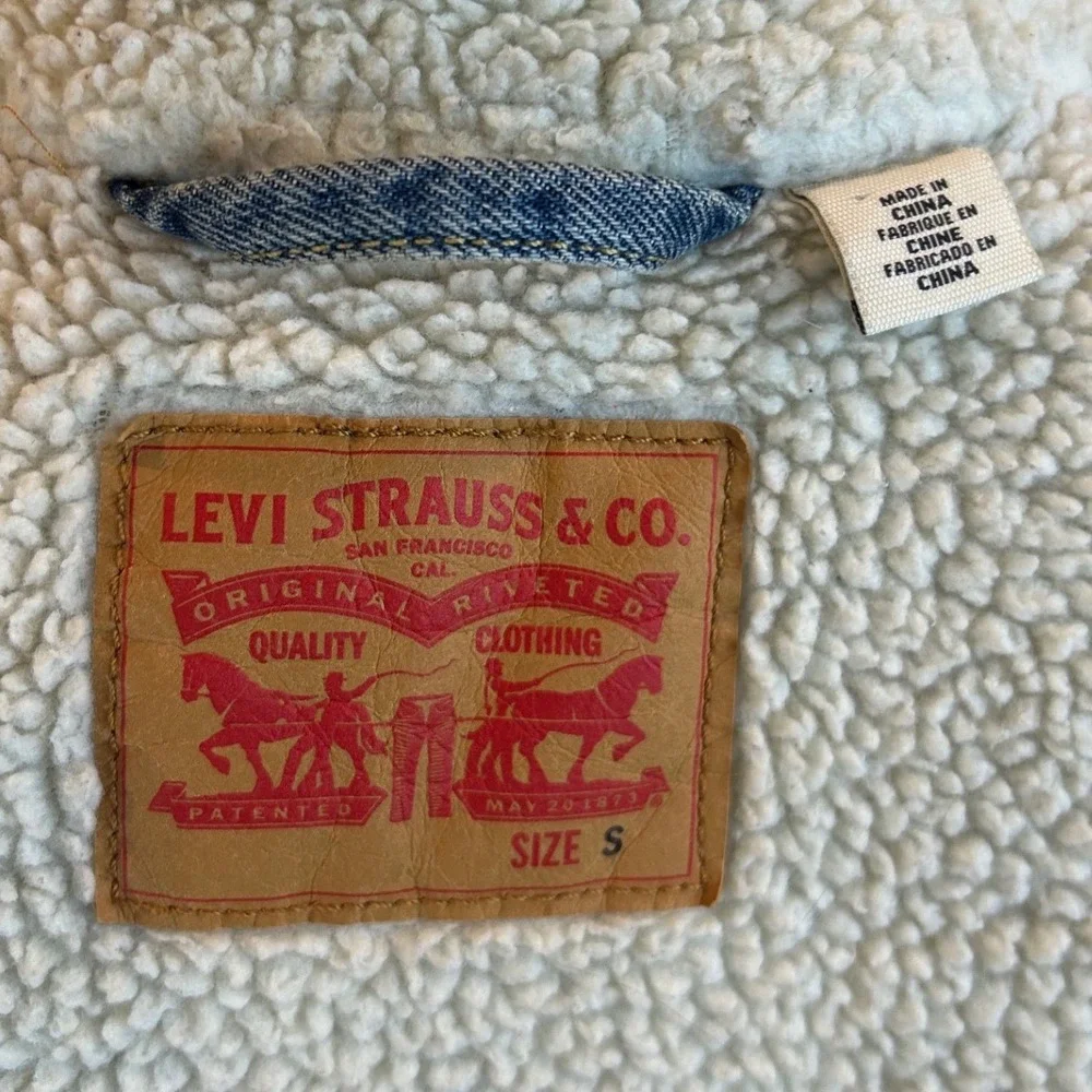 Levis‎ Mens Sherpa Lined Denim Trucker Jacket Medium Wash Blue Size Small