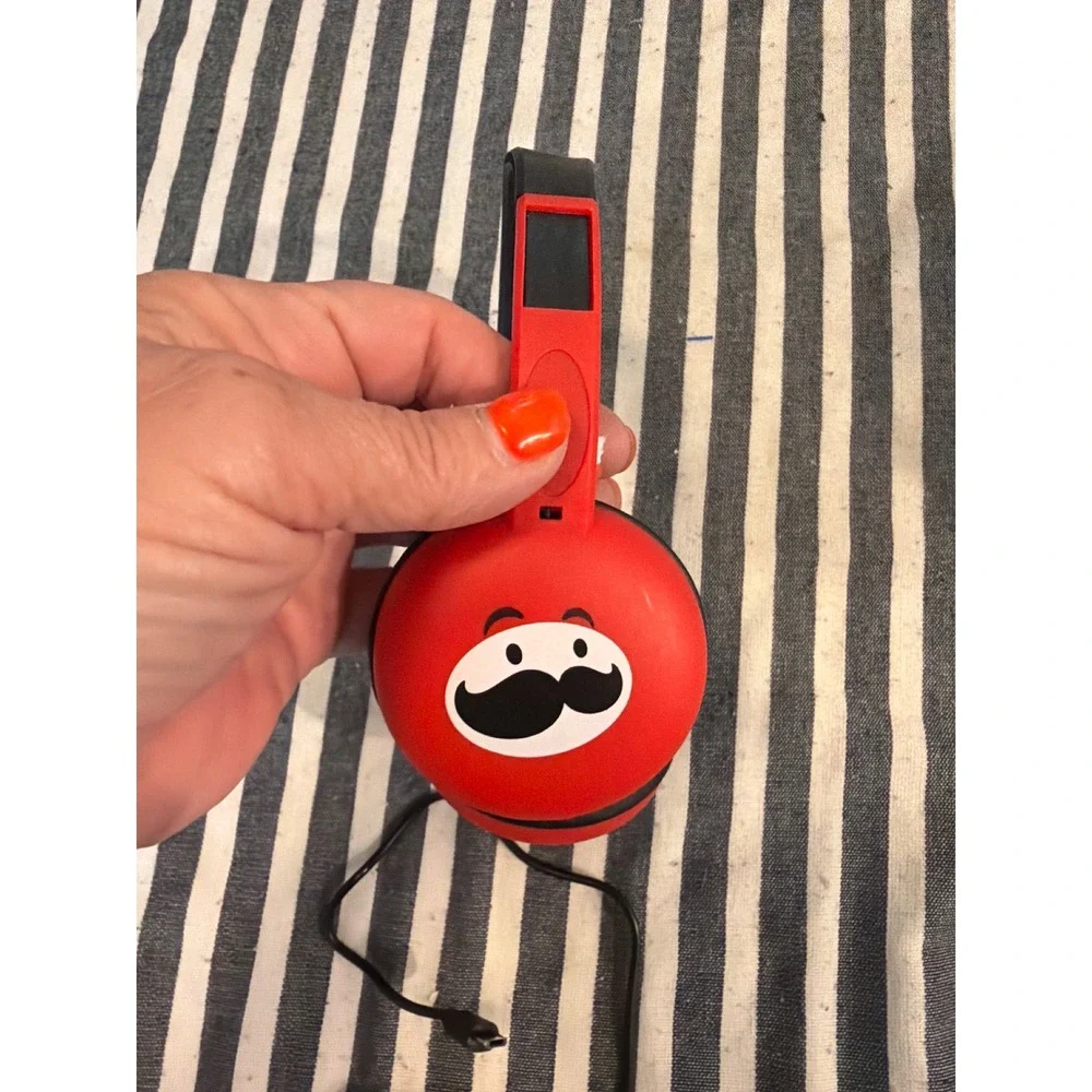Pringles branded wired