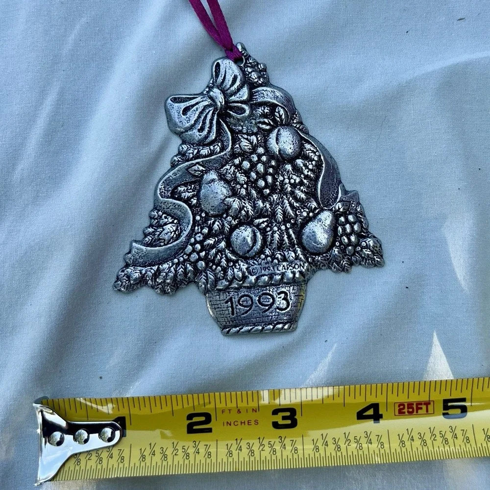 Metal Christmas‎ tree Christmas tree ornamate silver 1993