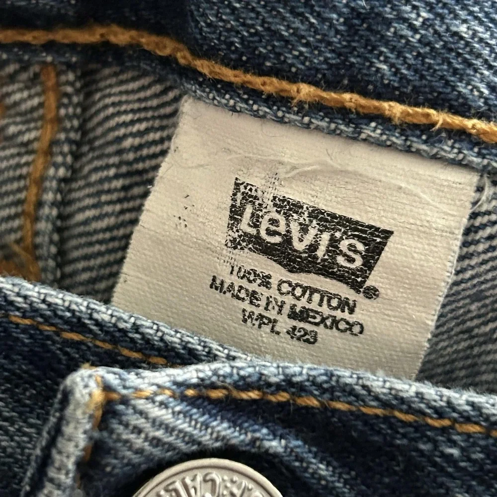 Levis 501 thighs