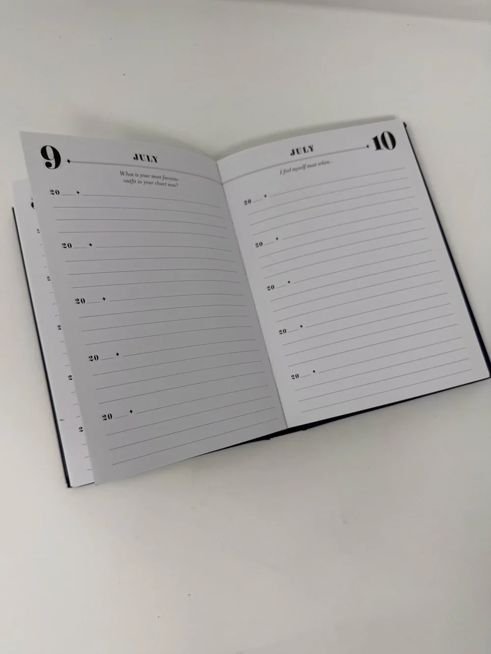 Question A Day ? - A 5 Year‎ Memory Journal by Piccadilly Padded Hardcover Book