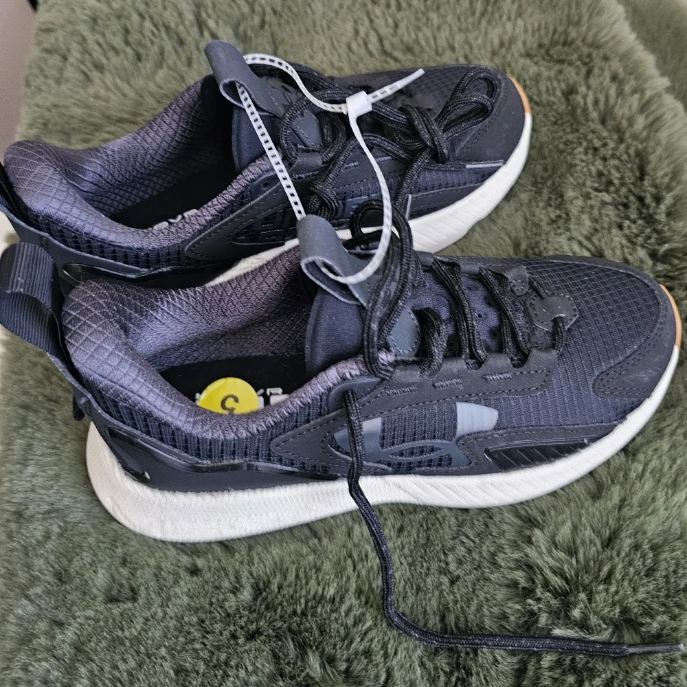 Under Armour brand new