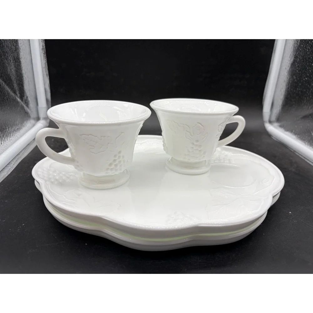 Westmoreland Milk Glass Paneled Grape Snack Set 2 Cups 2 Plates‎ Vintage White