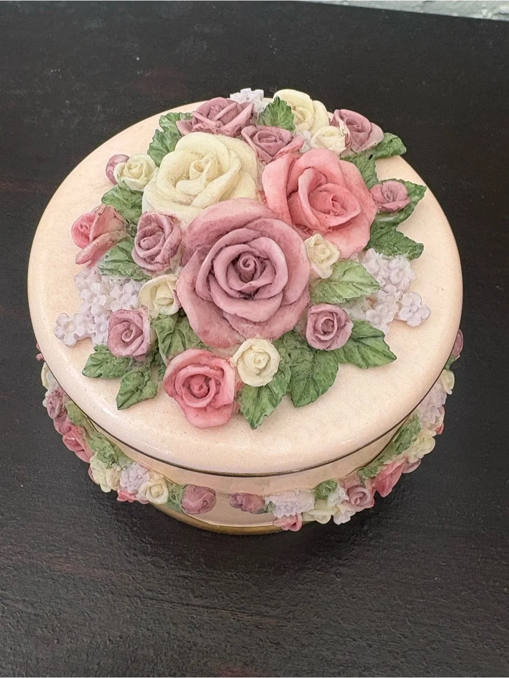 Dezine round decorative