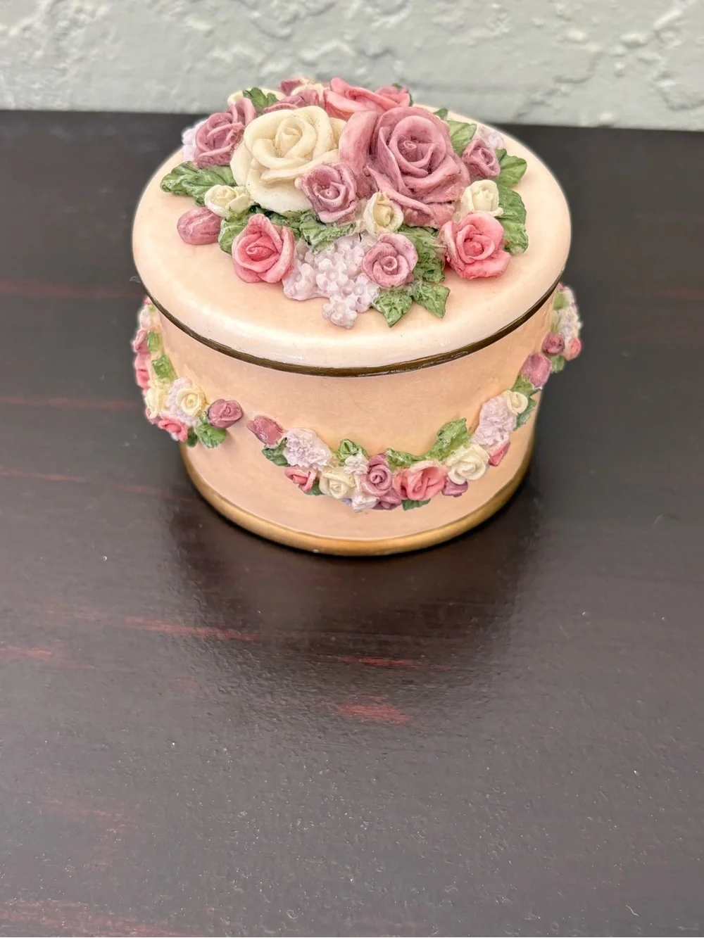 Dezine round decorative
