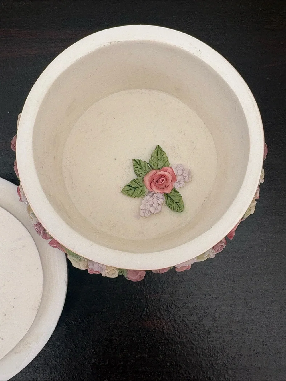 Dezine round decorative