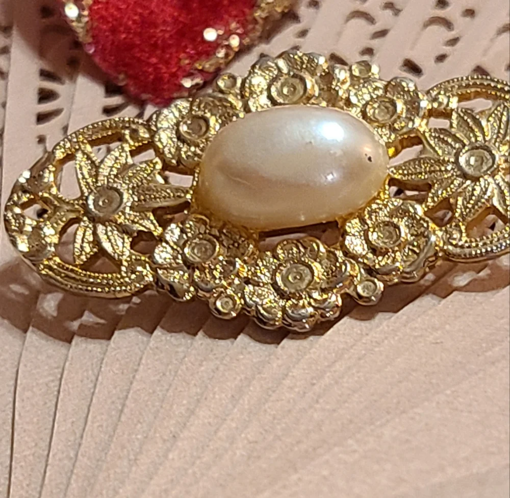 Unique Vintage intricate gold