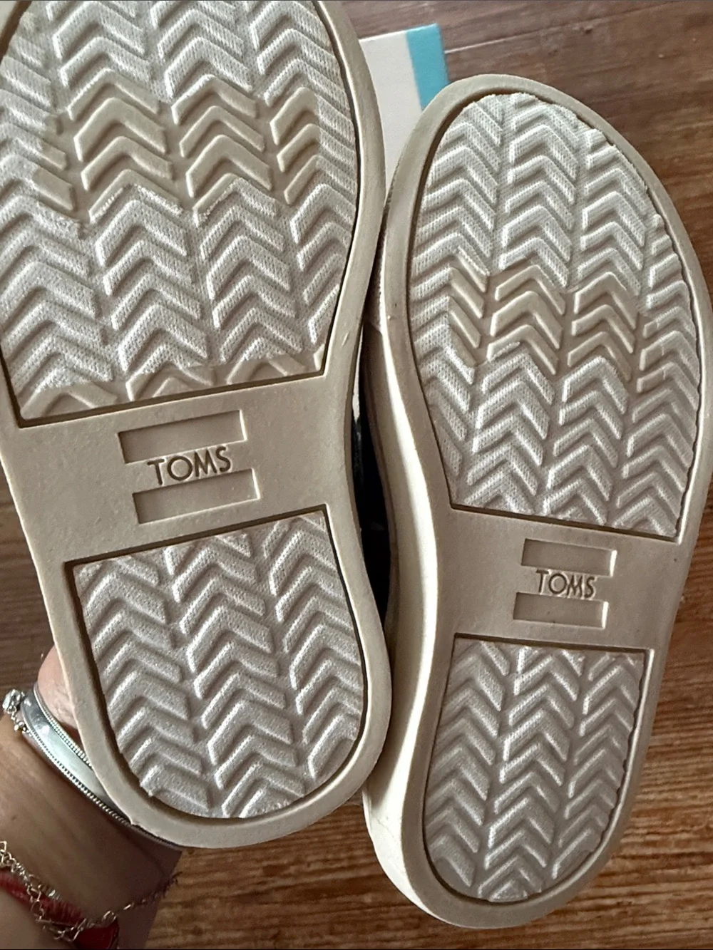 Toms slip kids