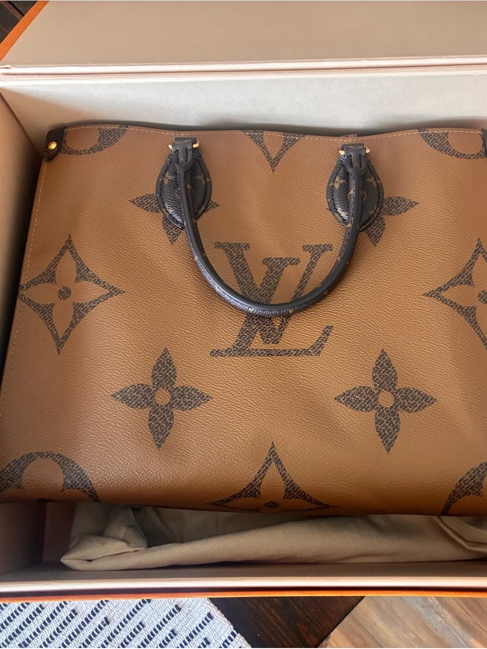Louis Vuitton elegant louis