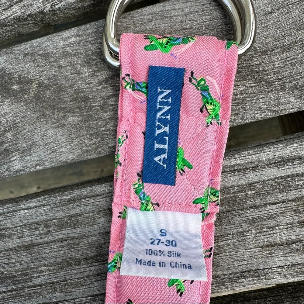 Alynn set includes