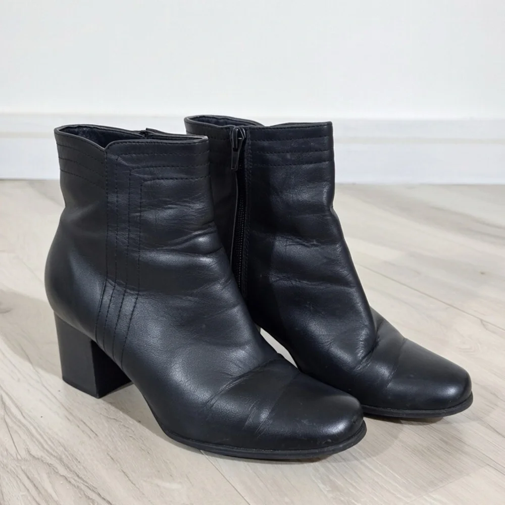 Caressa elegant black