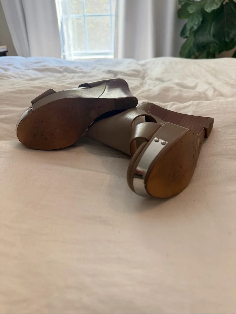 Vince Camuto modern open