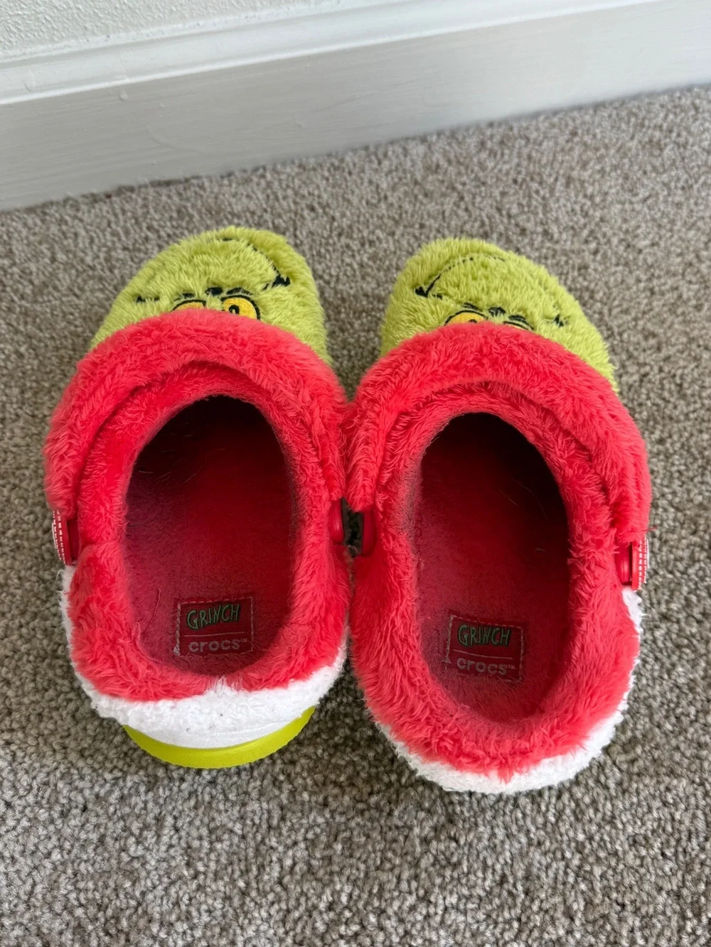 CROCS 💚 grinch