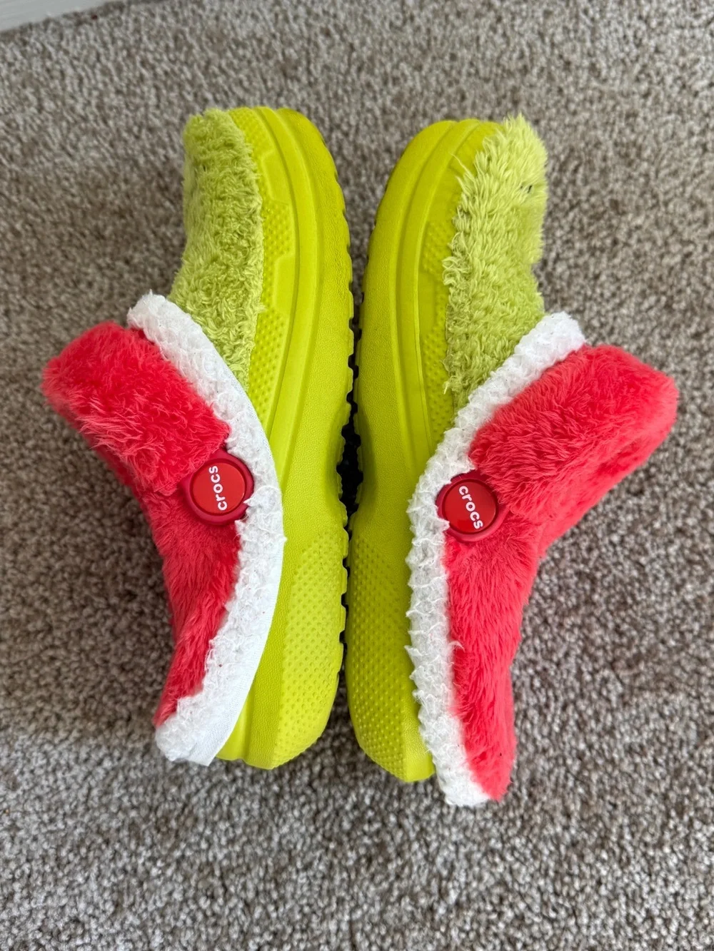 CROCS 💚 grinch