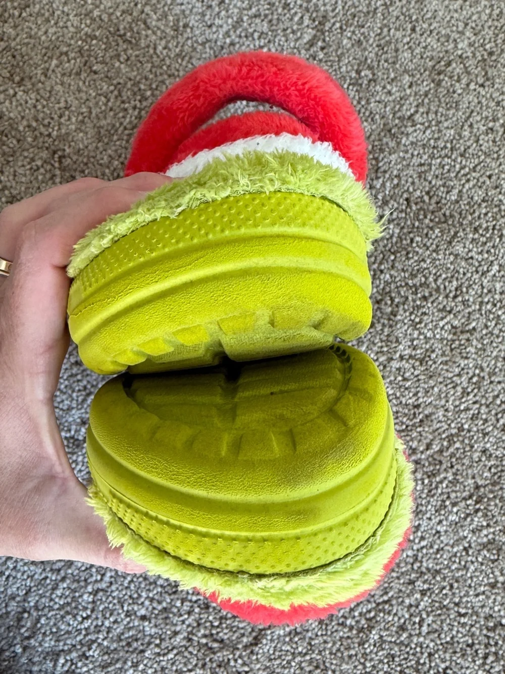 CROCS 💚 grinch