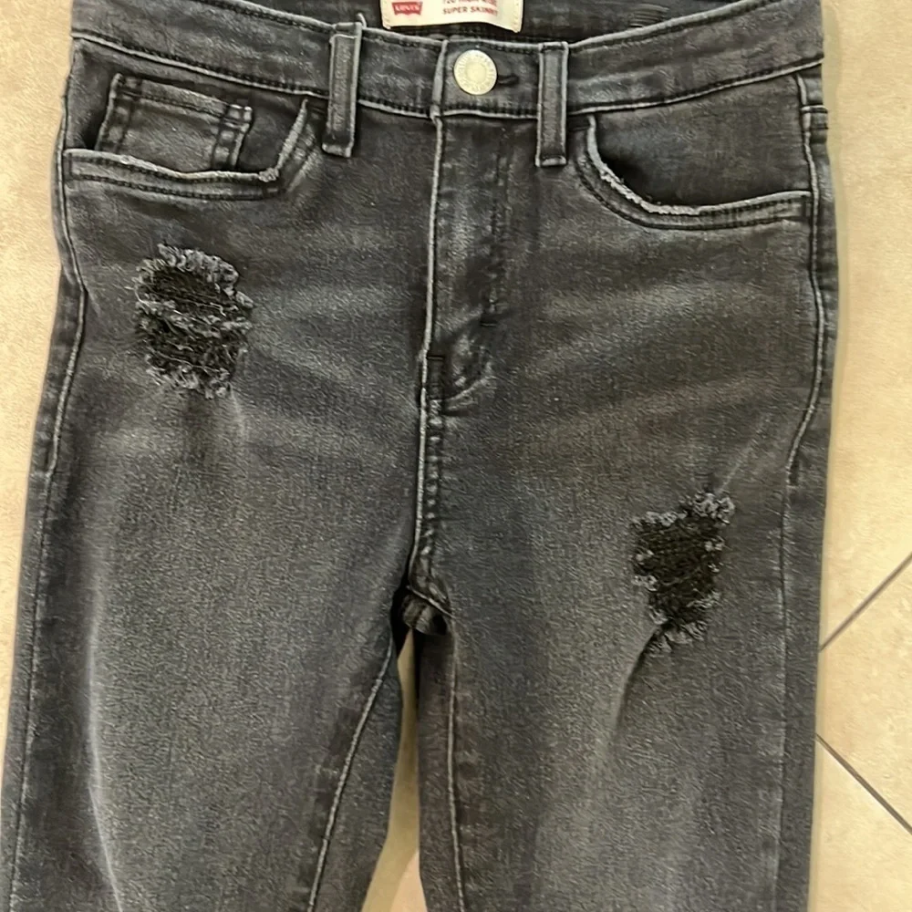 Levi’s High Rise Super Skinny Distressed Jeans Size 8