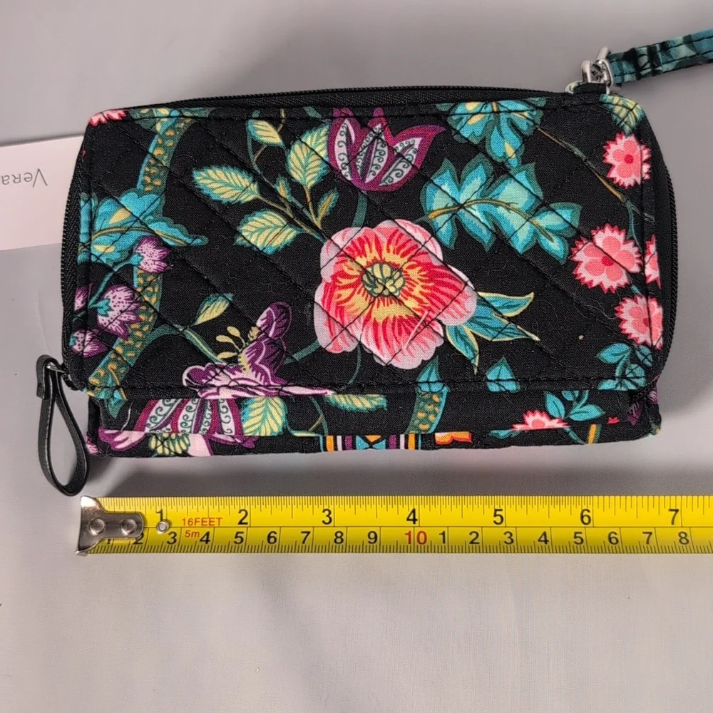 Vera Bradley has id