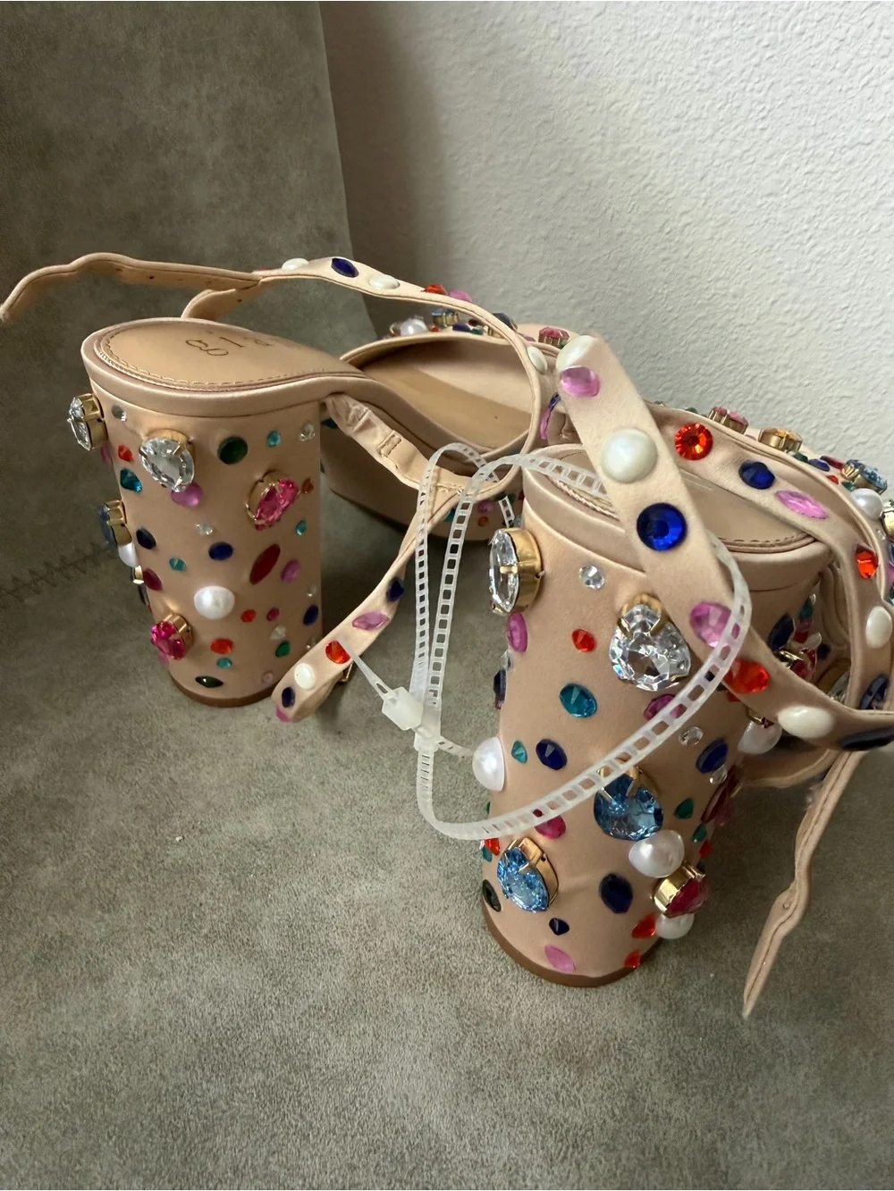 NWT Gianni Bini Calvan Jewel Ornamented Platform Dress Sandals Sz 9,5