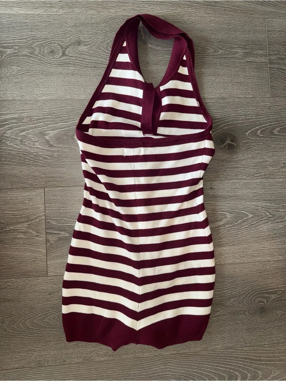 SNDYS. maroon white