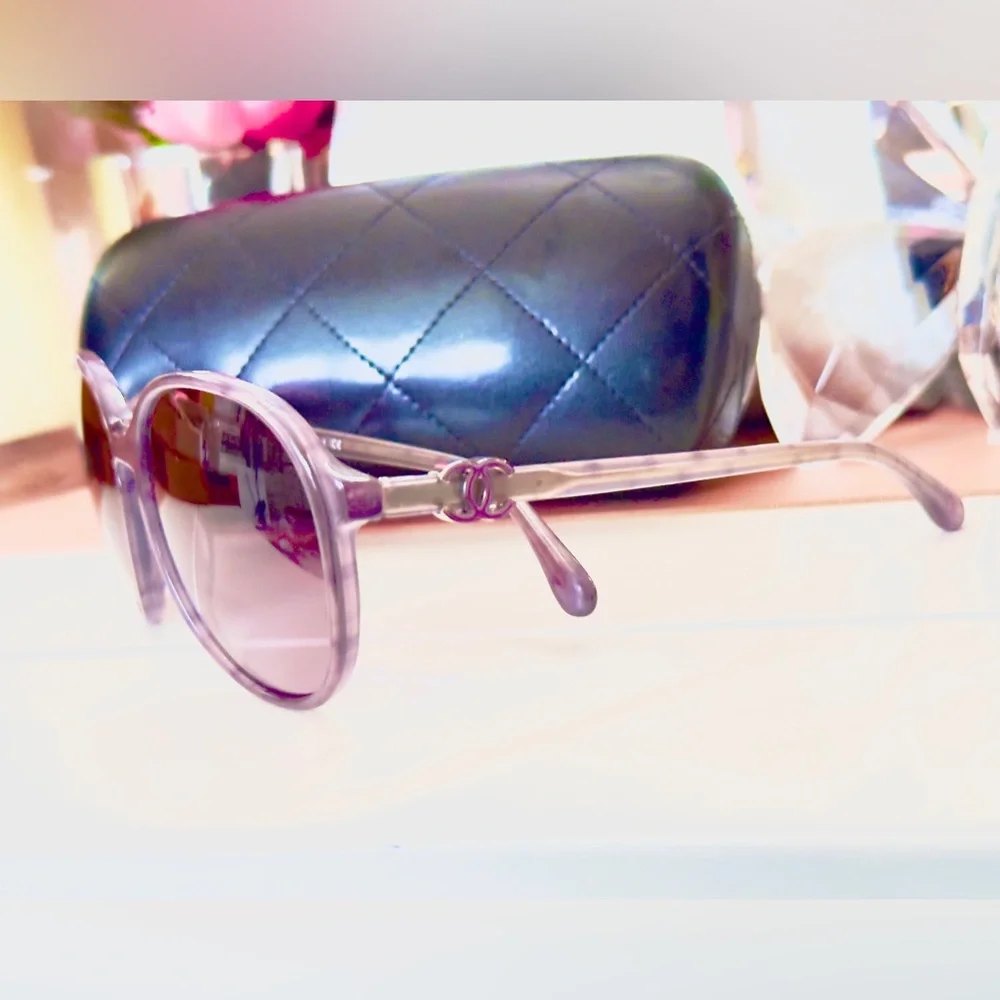 CHANEL sunglasses round