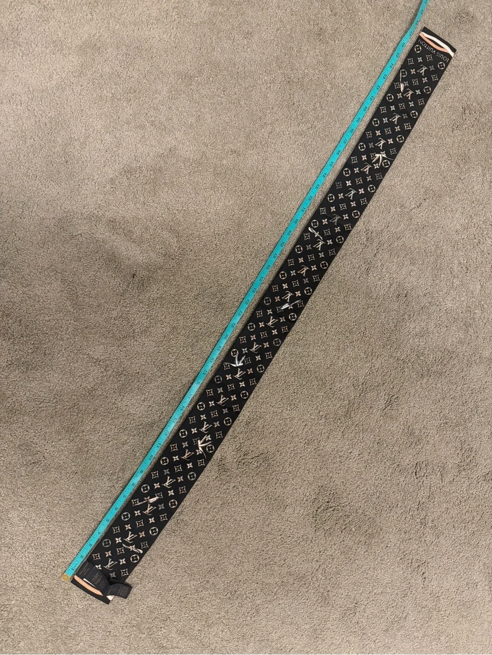 Louis Vuitton logo reverse scarf